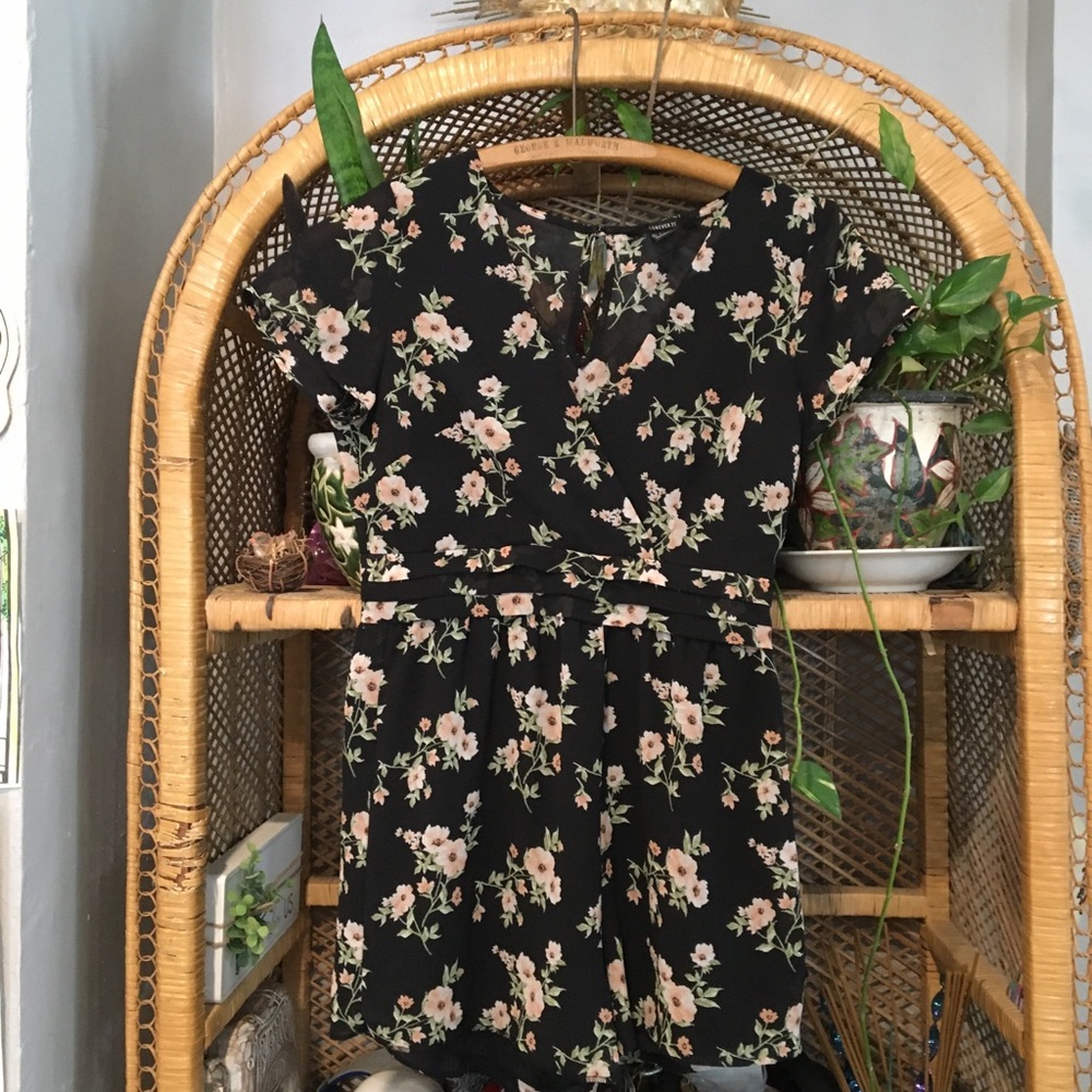 Forever 21 Floral Rimper